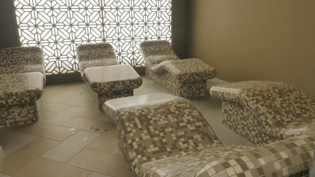בניה Hot Springs Medical And Spa מראה חיצוני תמונה