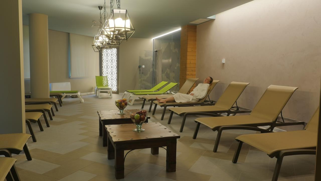 בניה Hot Springs Medical And Spa מראה חיצוני תמונה