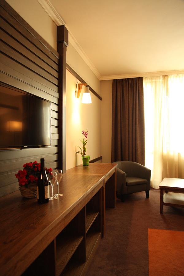 בניה Hot Springs Medical And Spa מראה חיצוני תמונה