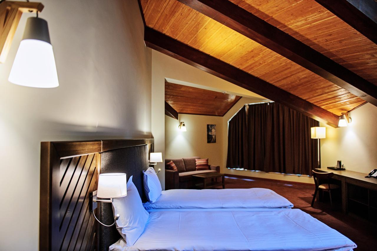 בניה Hot Springs Medical And Spa מראה חיצוני תמונה
